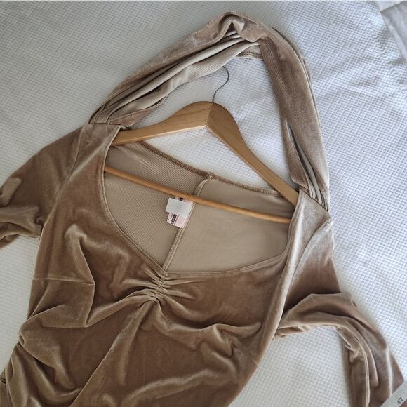 Deadly Dames Film Noir Dress Velvet rushed sides for perfect fitting - Picture 10 of 13